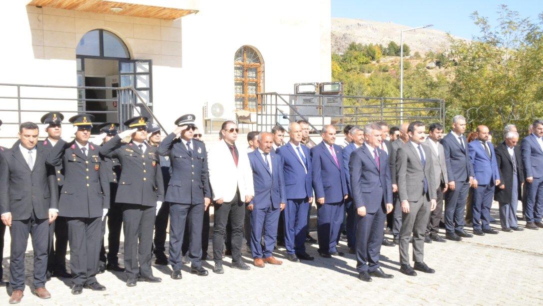 29 EKİM CUMHURİYET BAYRAMI KUTLAMA PROGRAMI KAPSAMINDA ÇELENK SUNMA TÖRENİ GERÇEKLEŞTİRİLDİ